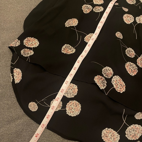 Blouse perfect for business casual. Looks great with jeans or slacks! EUC. - Picture 8 of 10